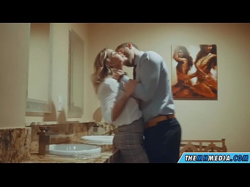 ❤️ Блондинка сени коомдук дааратканада азгырып жатканда ❤️❌ Секс видео боюнча бизде ️❤